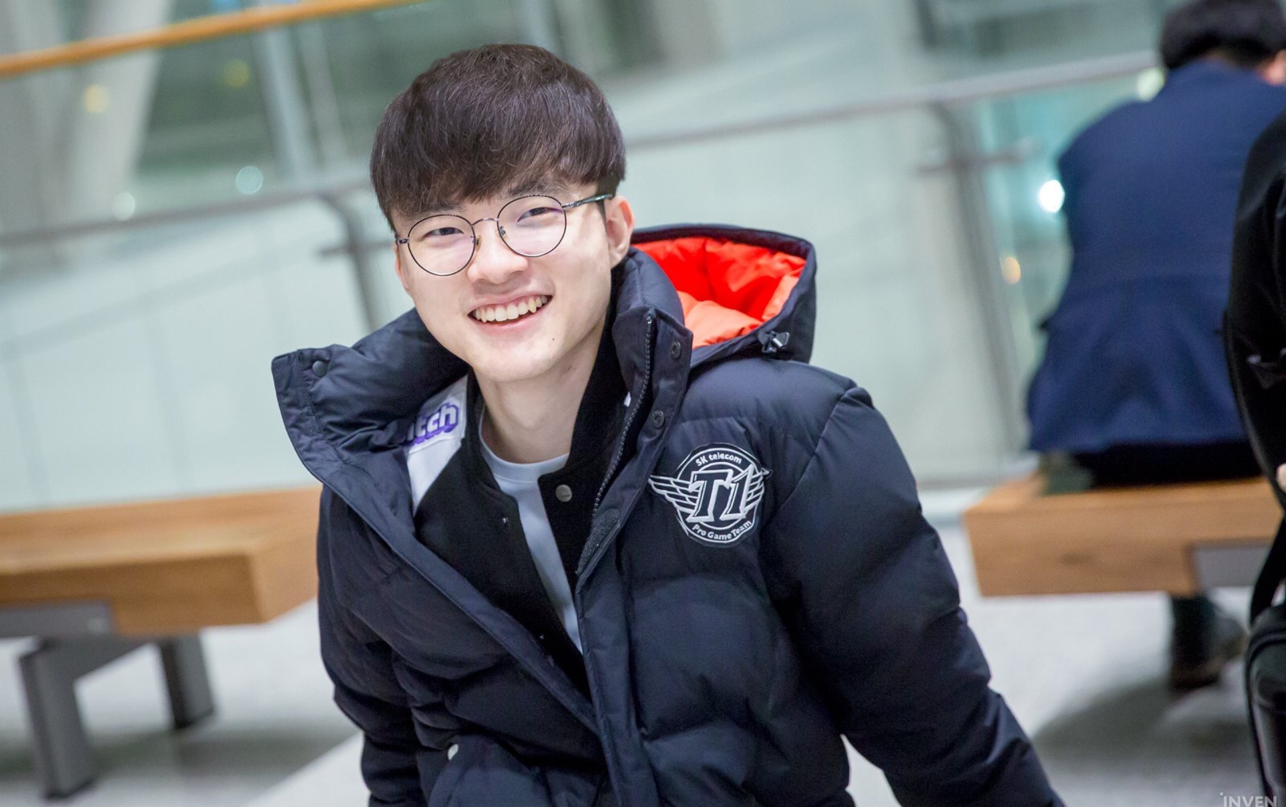 反而因此更 反而因此更